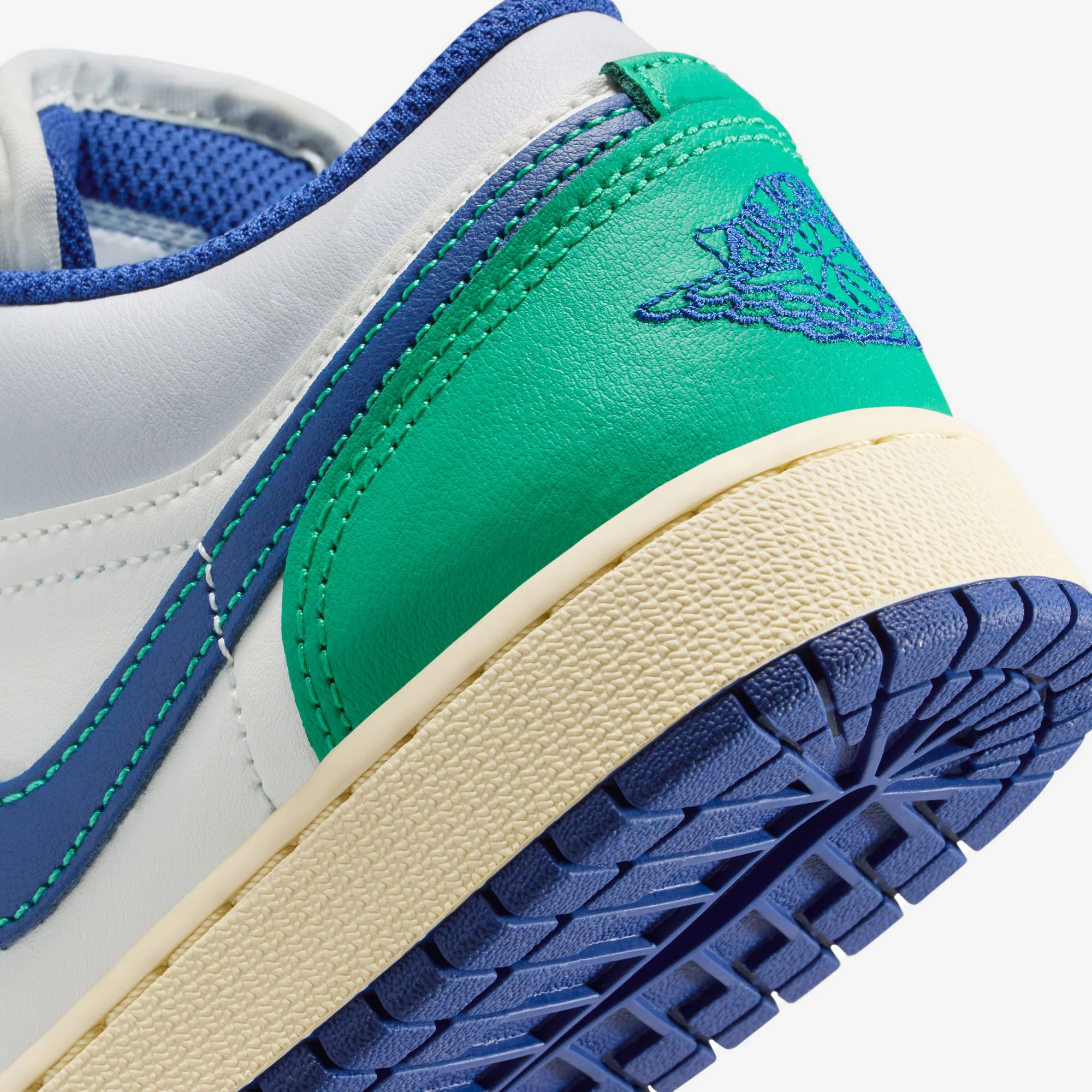 Air Jordan 1 Low (GS) - Image 7