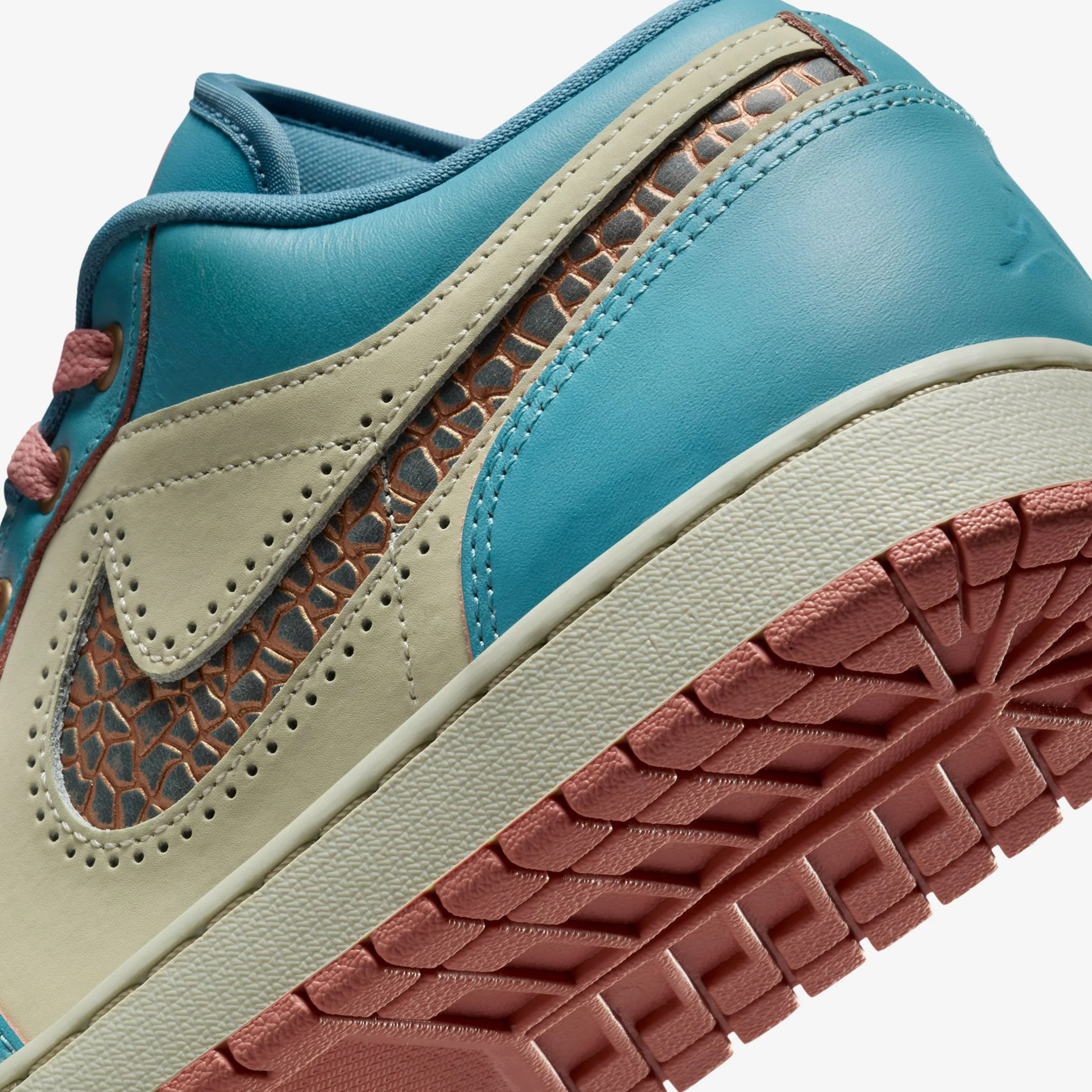 Air Jordan 1 Low SE - Image 9
