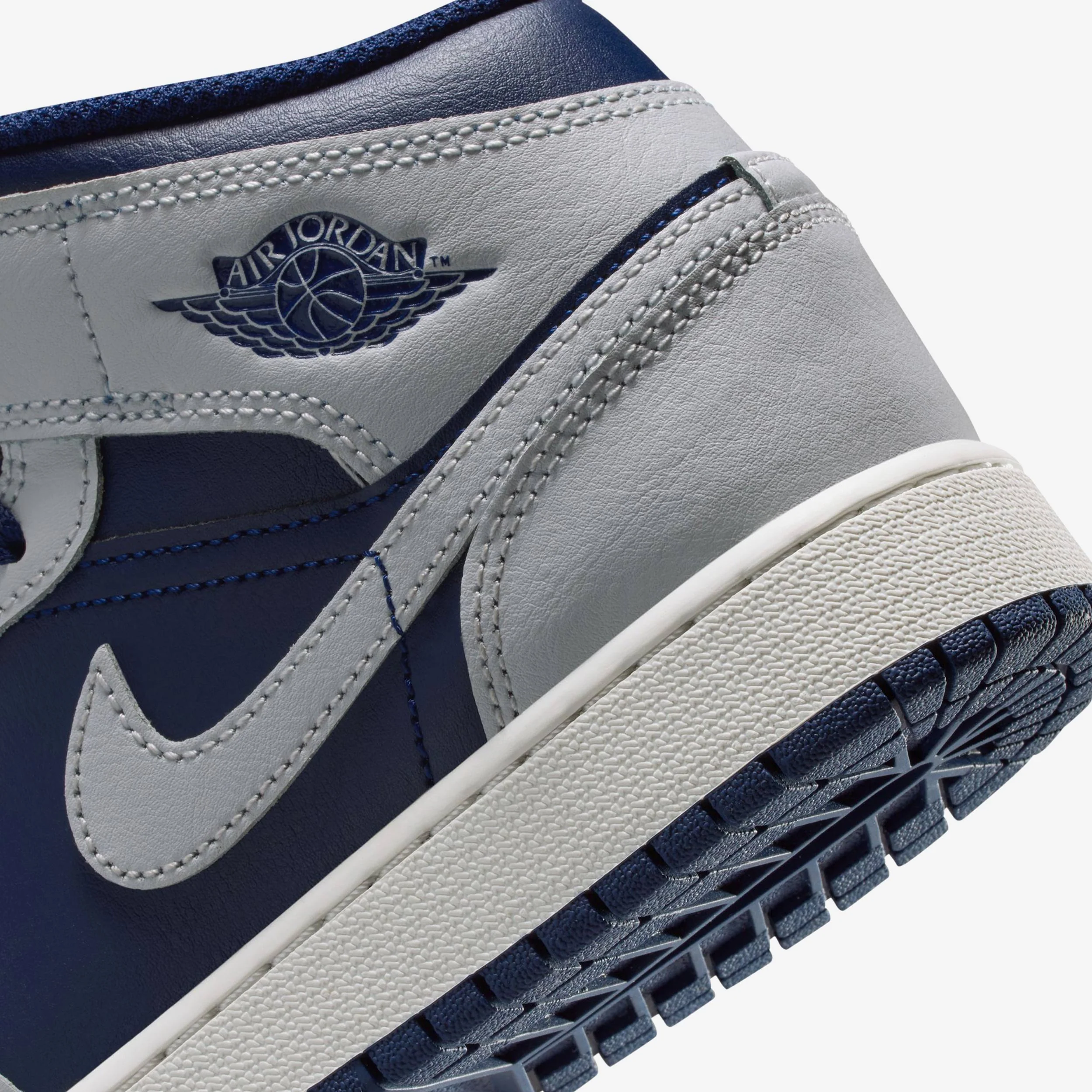 Air Jordan 1 Mid (GS) - Image 7