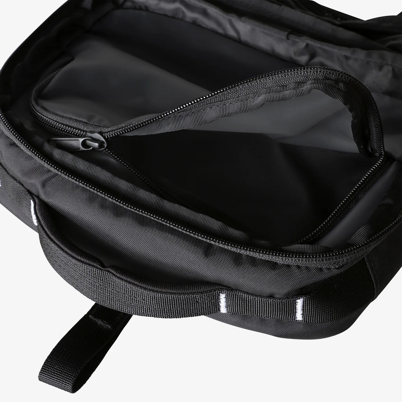 Base Camp Voyager Toiletry Kit - Image 3